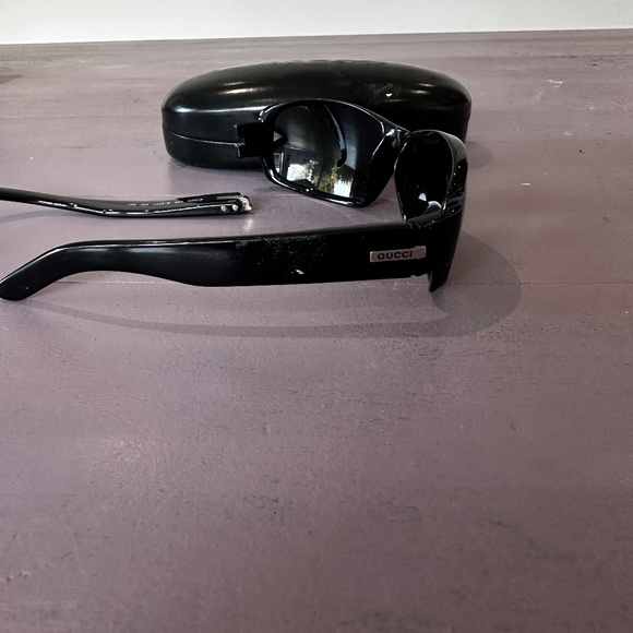Gucci black sunglasses (need to be fixed) - Picture 1 of 8